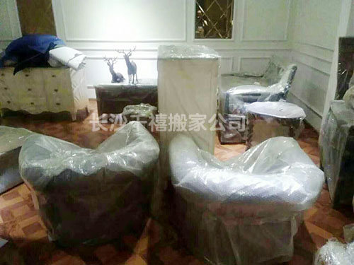 高端搬家-全套紅木家具包裝現場